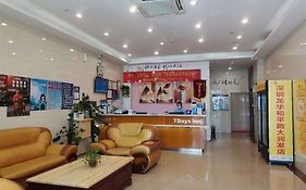 7 Days Inn Longhua Heping Road rt-Mart Branch Zhucun